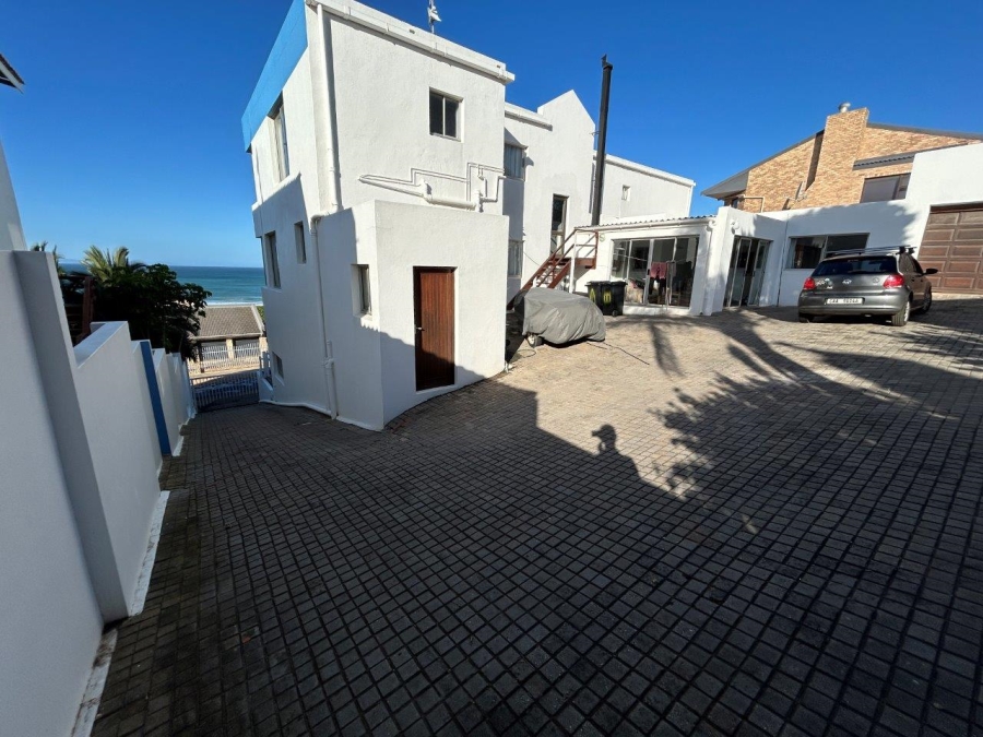 7 Bedroom Property for Sale in Wavecrest Eastern Cape